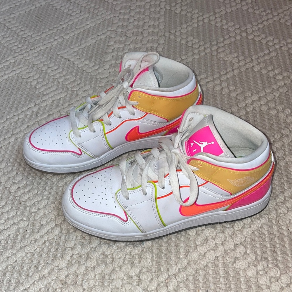 Air Jordan 1 Mid Edge Glow